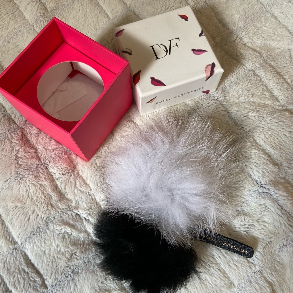 DVF | FUR POM POM KEY CHAIN WITH ORIGINAL BOX